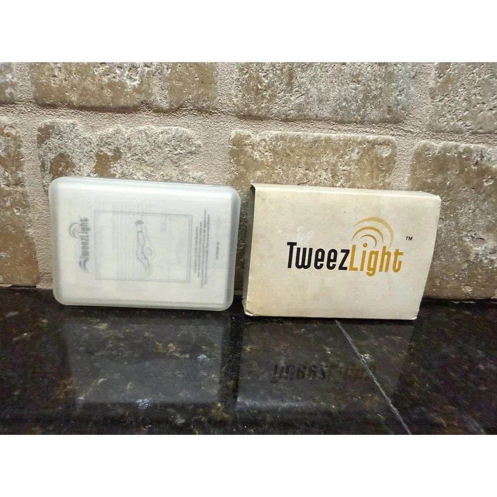 TweezLight LIGHT Up TWEEZERS NEW In Box Spare Batteries‎ Case NOS